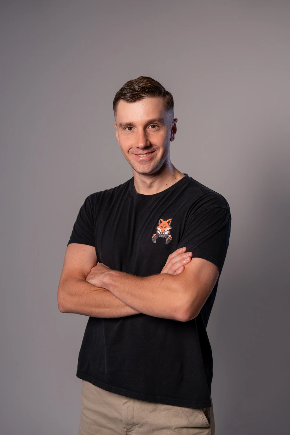 Robert Liszka w koszulce Akademii Liska